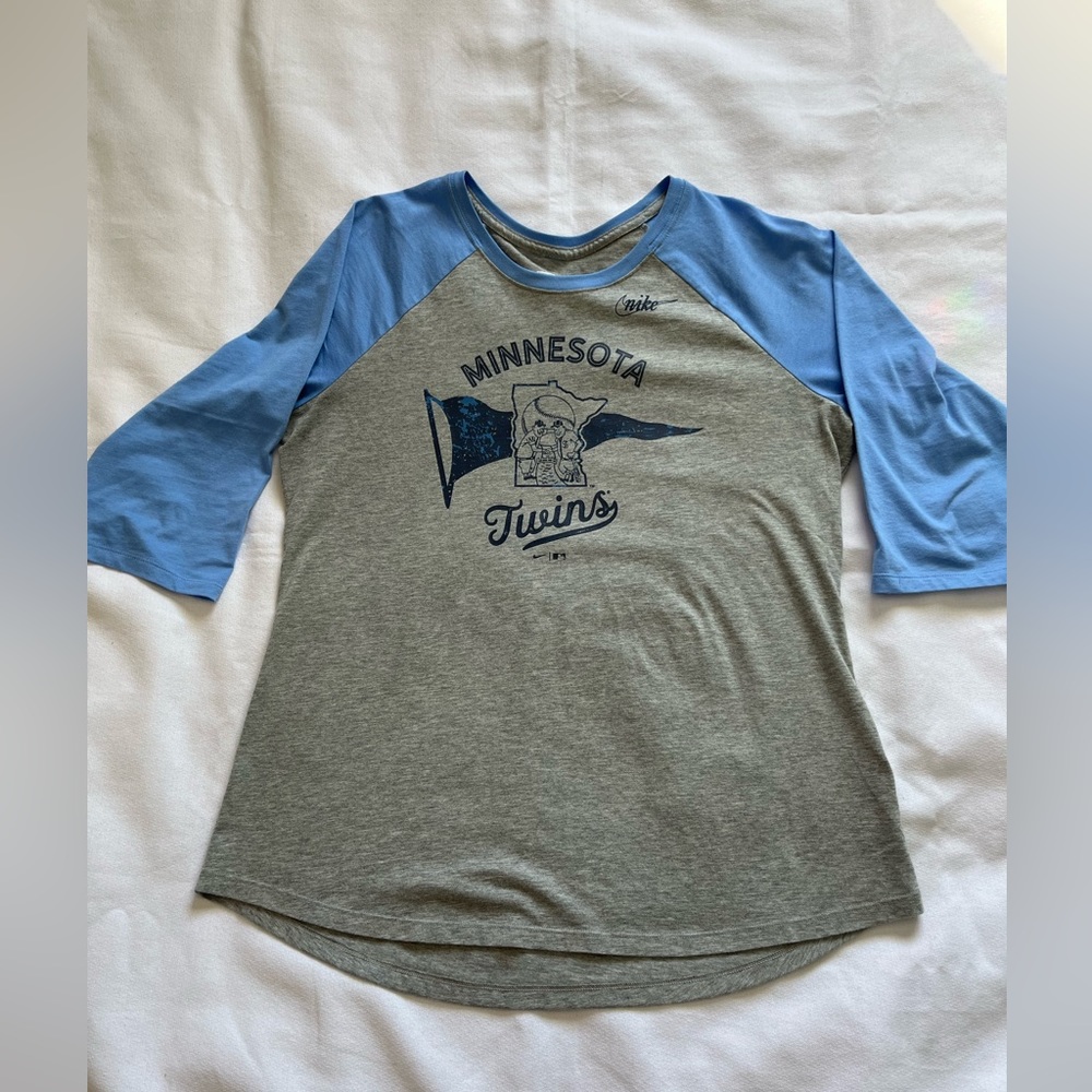 Minnesota Twins Women’s Nike 3/4 Sleeve Shirt Size Large